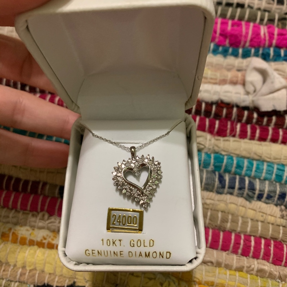 Heart stone necklace